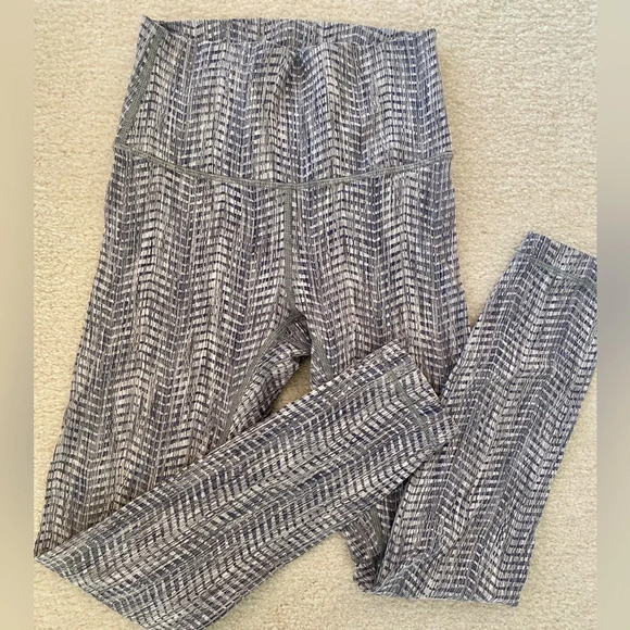 Lululemon Wunder Under Hi Rise Tight. Size 4‎ - Picture 3 of 6